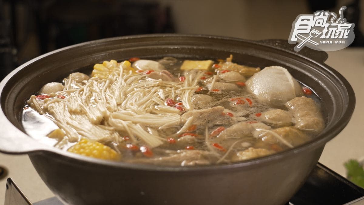 除了羊肉爐以外，這裡還有燒酒雞可吃。