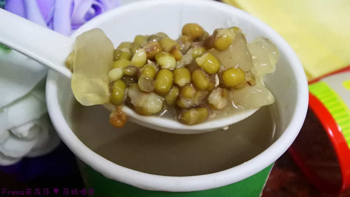 一撈起來就是滿滿的綠豆和粉角，光看就好喝！（圖片來源：Fresa芙芮莎♥莎旅憶食）