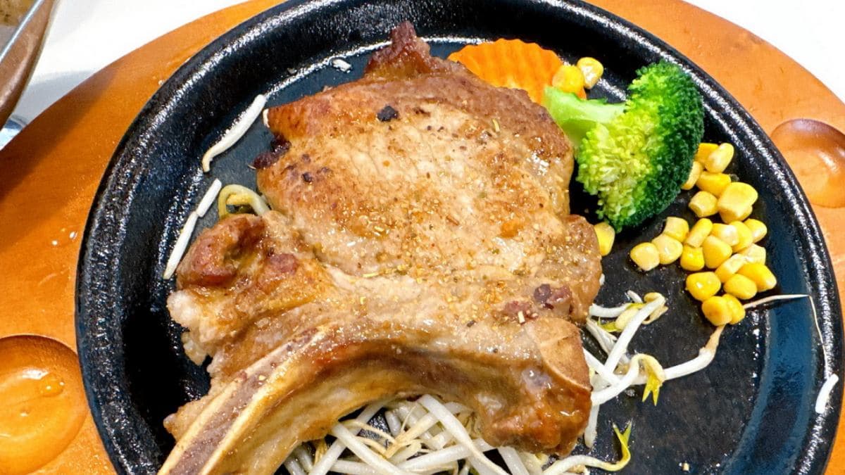 「法式豬排」分量十足，霸氣滿點。（圖片來源：猴屁的異想世界）