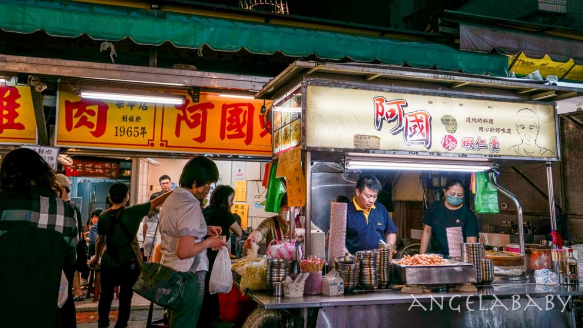 「阿國蝦仁羹」是樂華夜市的知名美食。（圖片來源：梅格(Angelababy)享樂日記）