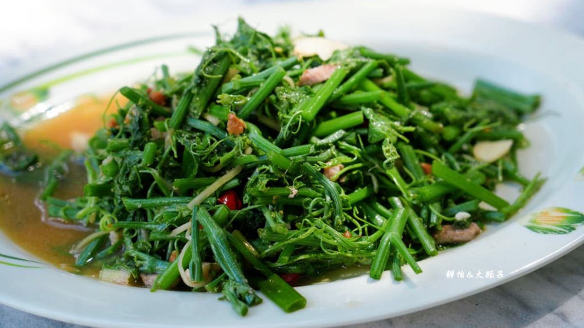 翠綠的龍鬚菜纖維較粗，口感較為硬脆。（圖片來源：靜怡&大顆呆）