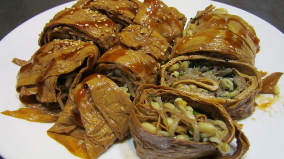 除了全牛料理，小菜「腐皮捲」也是招牌手路菜。（圖片來源：貓大爺）