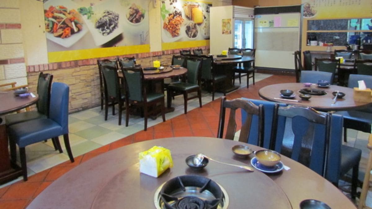 店内用餐環境舒適乾淨，還可以訂包廂。（圖片來源：貓大爺）