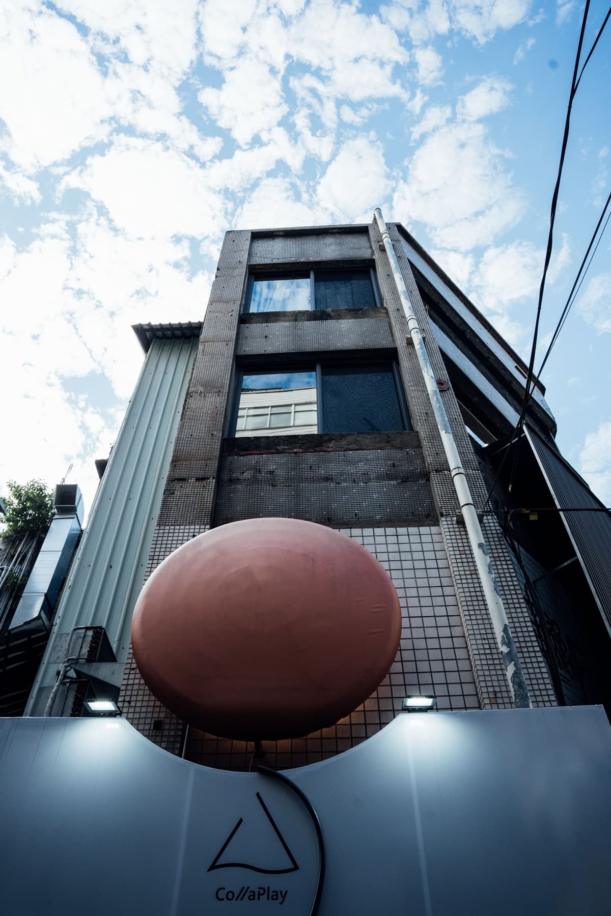 拖延症人救星！西門町百坪老屋咖啡廳「進度監督員」暴紅，５層樓重點帶逛