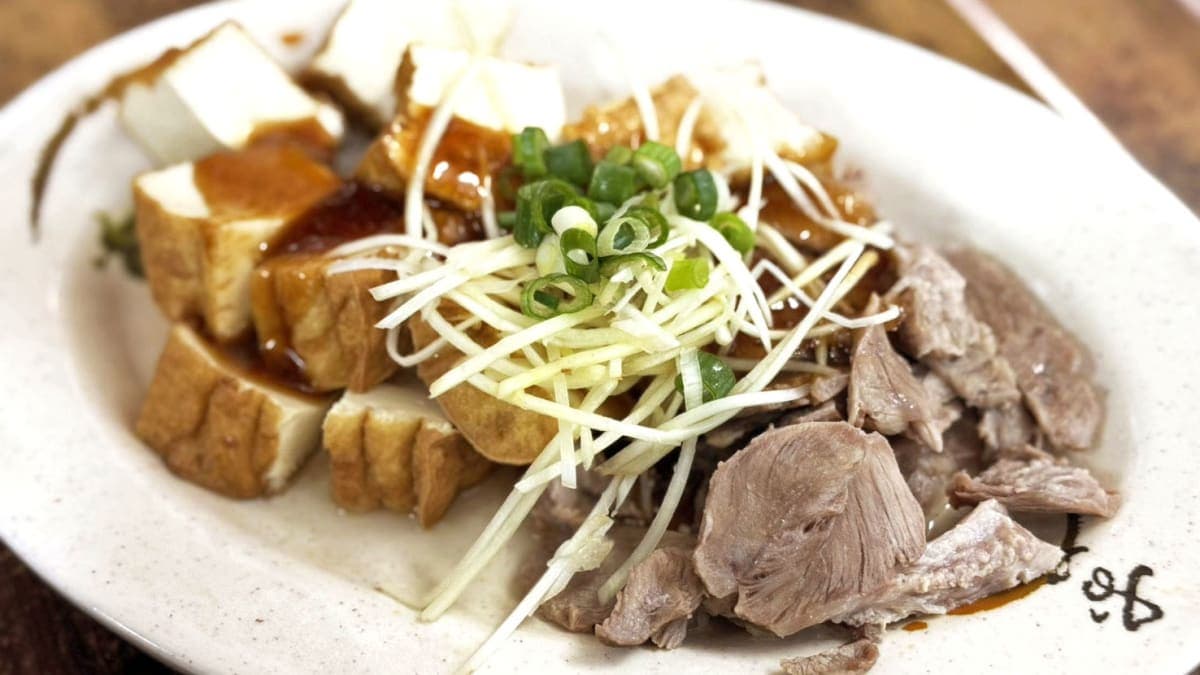 嘴邊肉一吃就知道是溫體豬肉，保留鮮甜多汁與軟嫩。（圖片來源： JUN享樂誌）