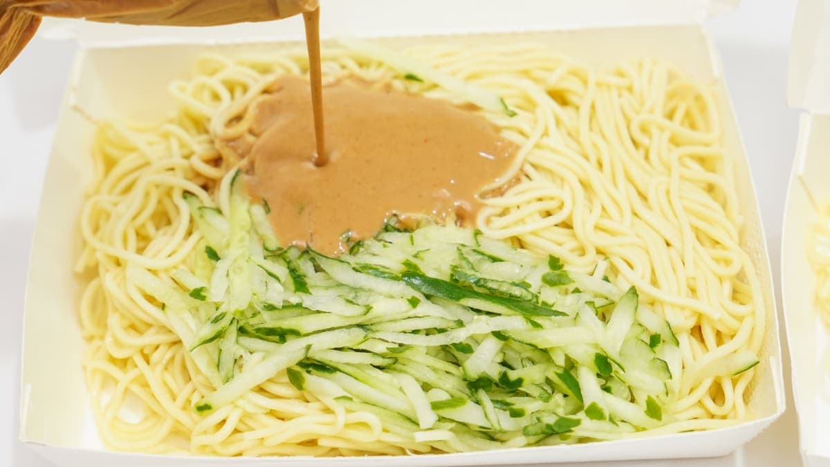 麻醬的香味很好、醬汁給的不小氣。（圖片來源：梅格享樂日記）