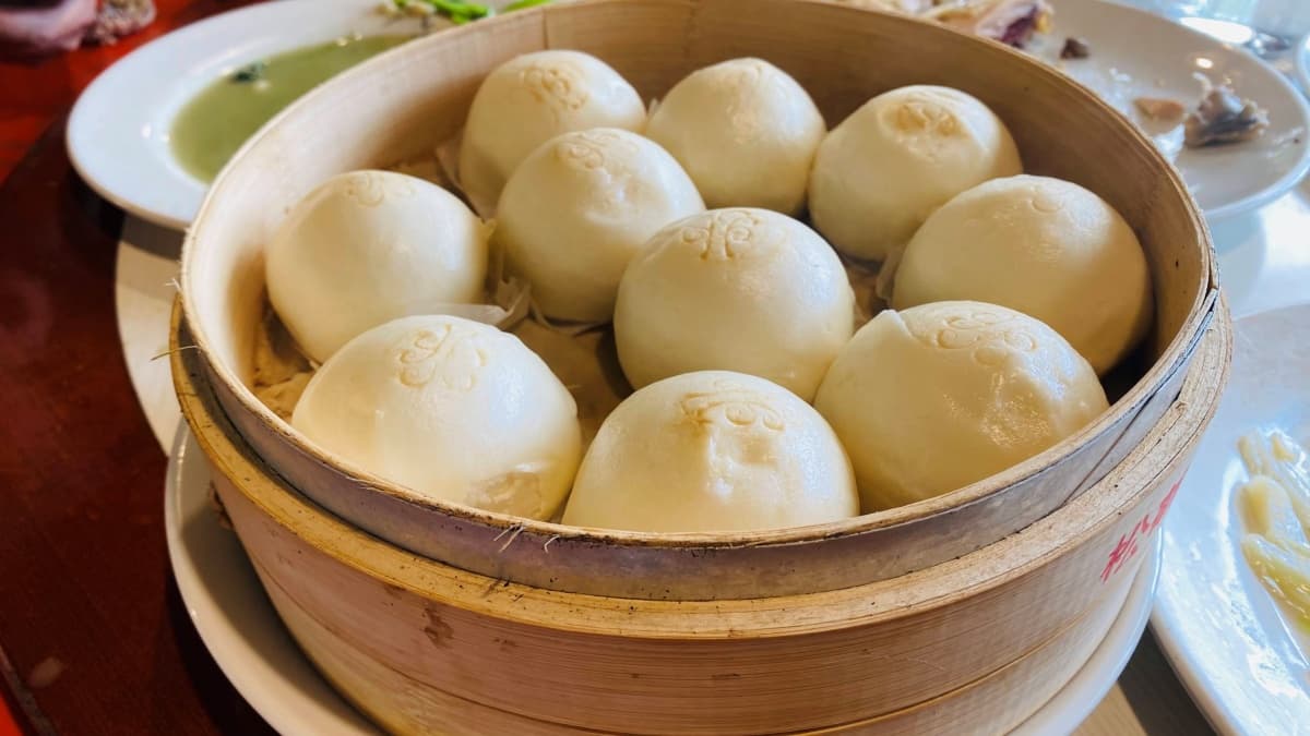 飯後也推薦點一籠奶皇包當作甜點結尾。（圖片來源：大海愛上藍天）