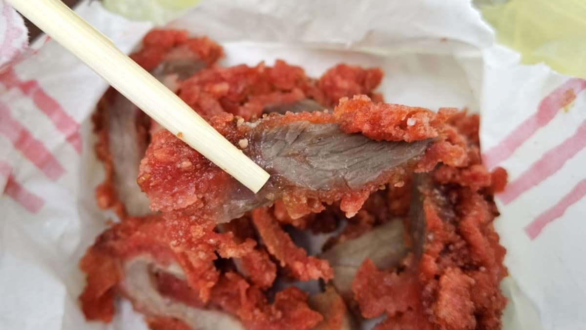 紅燒肉肉質鮮嫩不柴，外面紅麴帶點微微甜度，有著特殊香氣。（圖片來源：Darren蘋果樹旅遊玩樂誌）