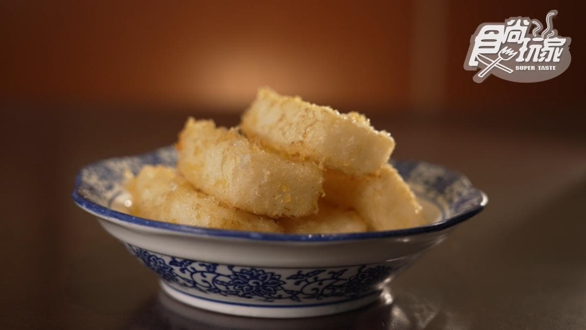 「黃金蘿蔔糕」推薦可再加上辣和蒜，更添味！