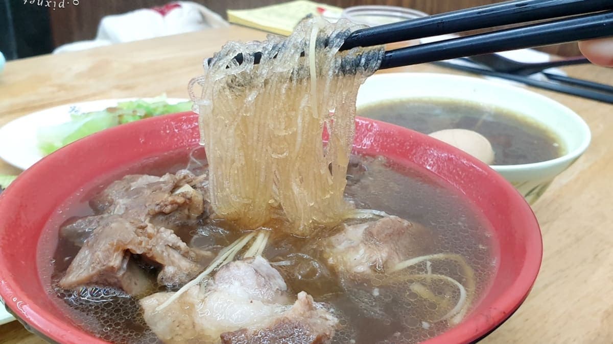 醇厚的當歸湯頭，暖心又暖胃，內用可無限續湯。（圖片來源：米寶麻幸福滿載）