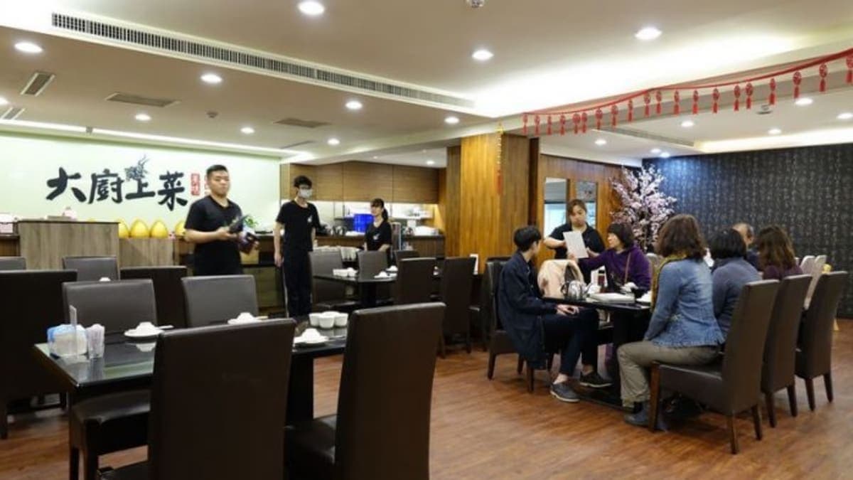 小桌、大桌、圓桌的座位通通都有。（圖片來源：旅人Carrie愛漫遊）