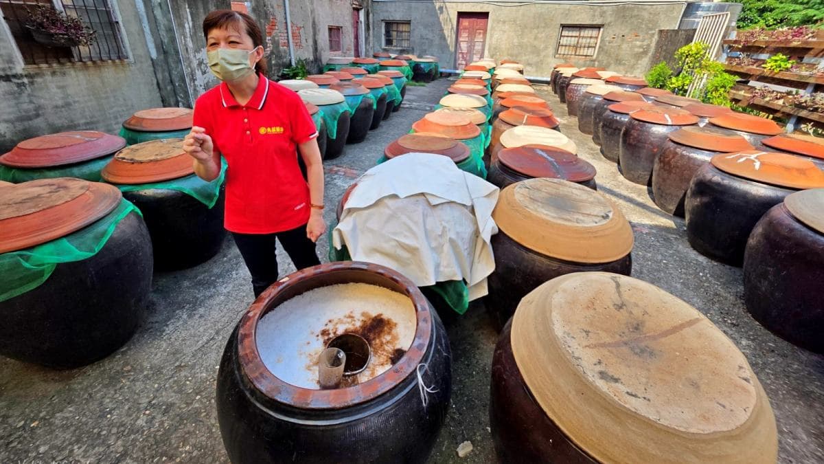 觀光工廠內也可參加解說導覽，了解丸莊醬油的製作過程。（圖片來源：Yuki's Life）