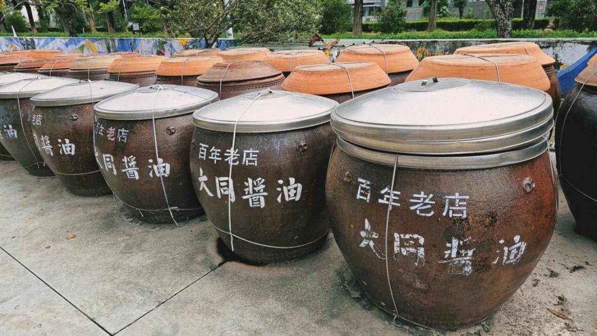 戶外區有醬油甕、巨型醬油模型超級好拍。（圖片來源：Yuki's Life）