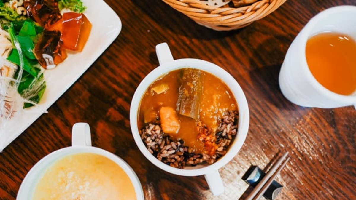 自助吧可以取用米飯類作為主食，很推薦蔬菜咖哩。（圖片來源：胖貓咪的奇幻旅程）