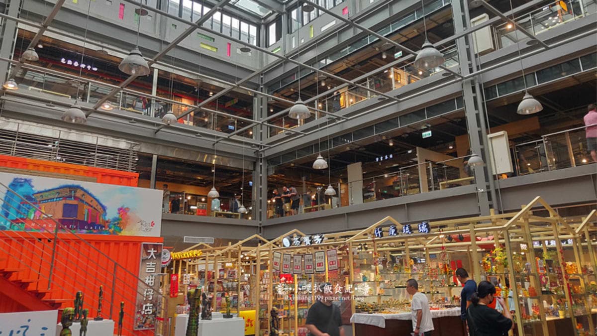 館內為雙子星城，分為工藝館與文創館。（圖片來源：小噗扒飯食記）