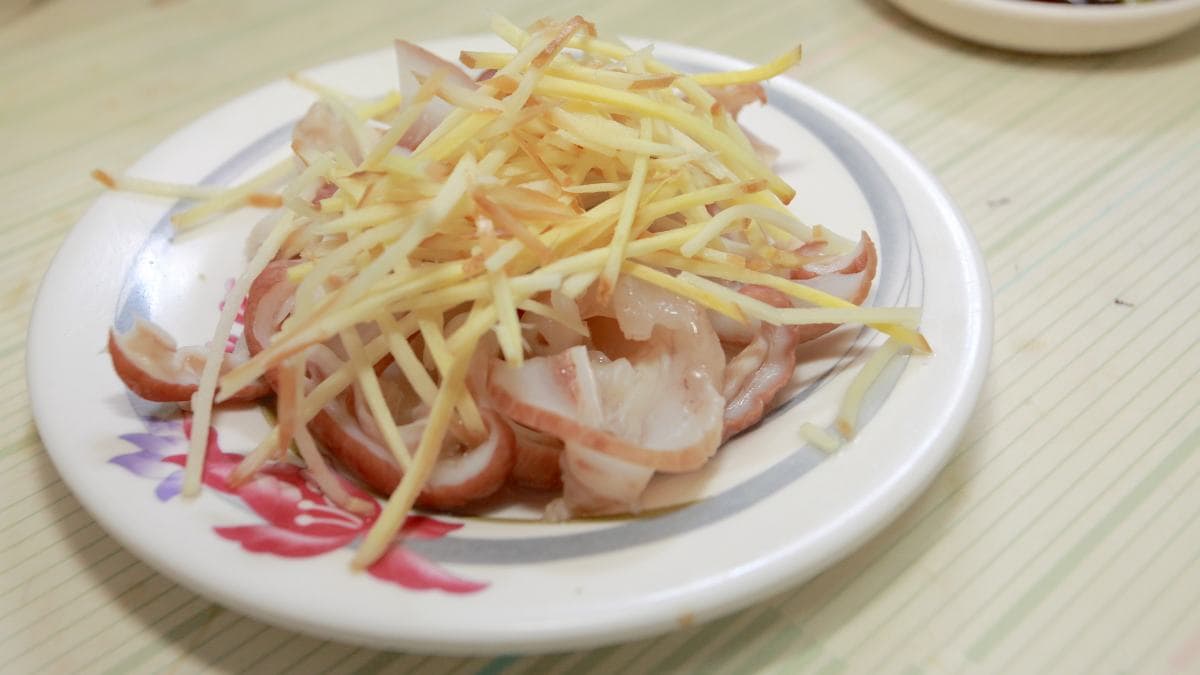魚肚內臟可是限量餐點，晚來就吃不到。（圖片來源：樂天小高の美食之旅）