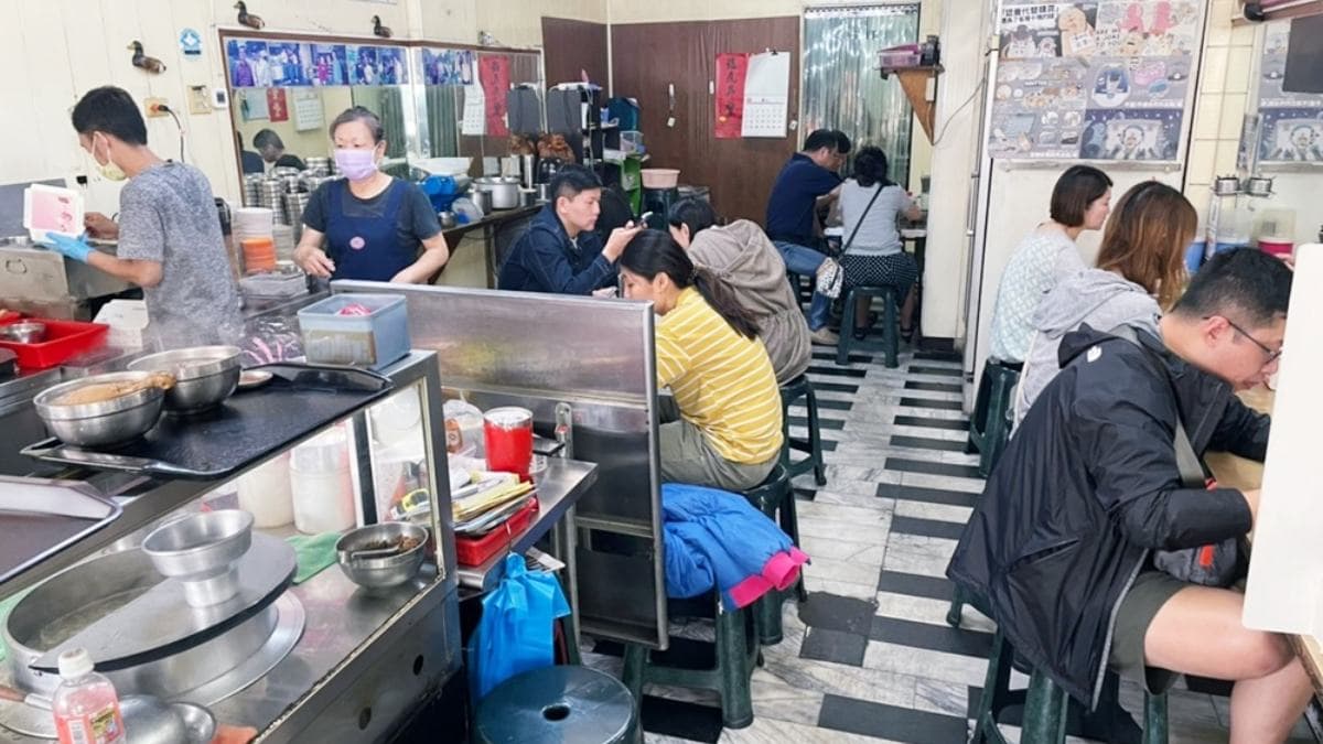 用餐時段人潮總是不間斷，常常客滿。（圖片來源：熱血玩台南）