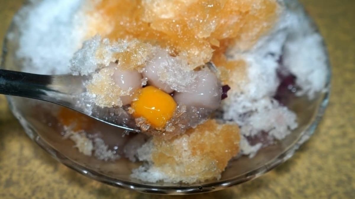 用湯匙一舀，芋圓地瓜圓裝的滿滿一整盤，吃起來口感Q彈，香氣迷人。（圖片來源：袁彬的美食旅遊筆記）