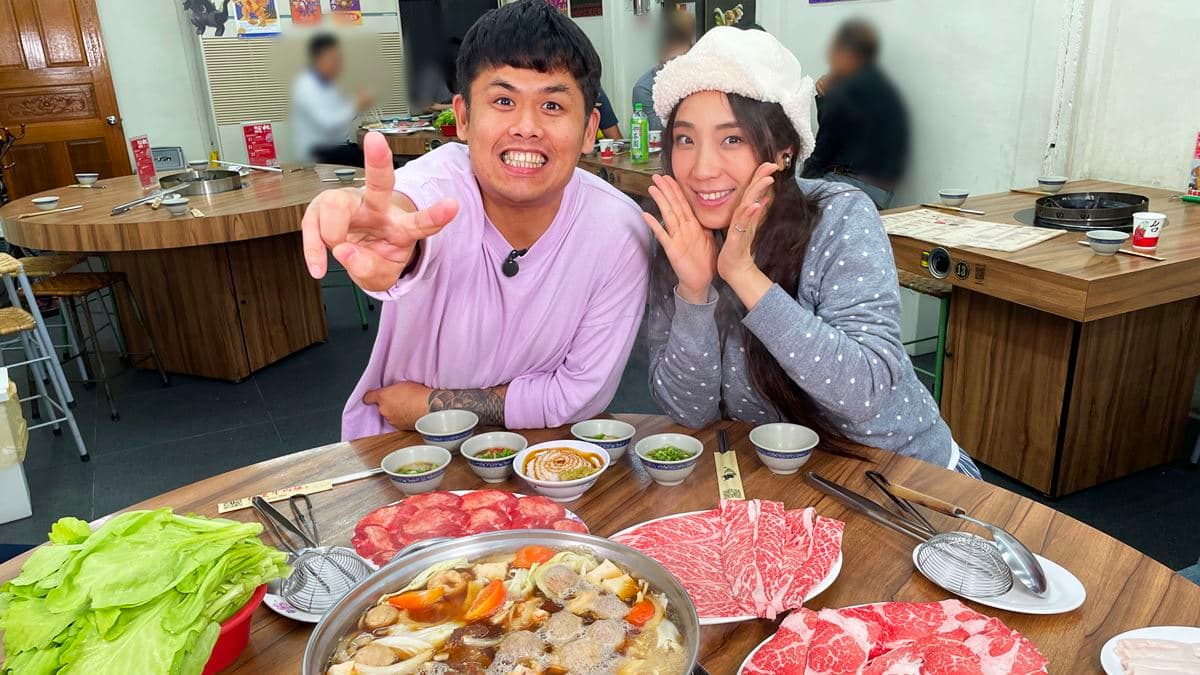 高CP值爆汁豬肉餡餅！張再興、梁舒涵吃彰化美食｜1/15《天菜就醬吃》店家資訊