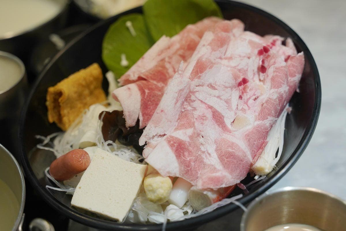 139元吃到飽!超狂「平價小火鍋」滷肉飯、甜點、冰淇淋暢吃,必嗑牛奶鍋 139元吃到飽!超狂「平價小火鍋」滷肉飯、甜點、冰淇淋暢吃,必嗑牛奶鍋