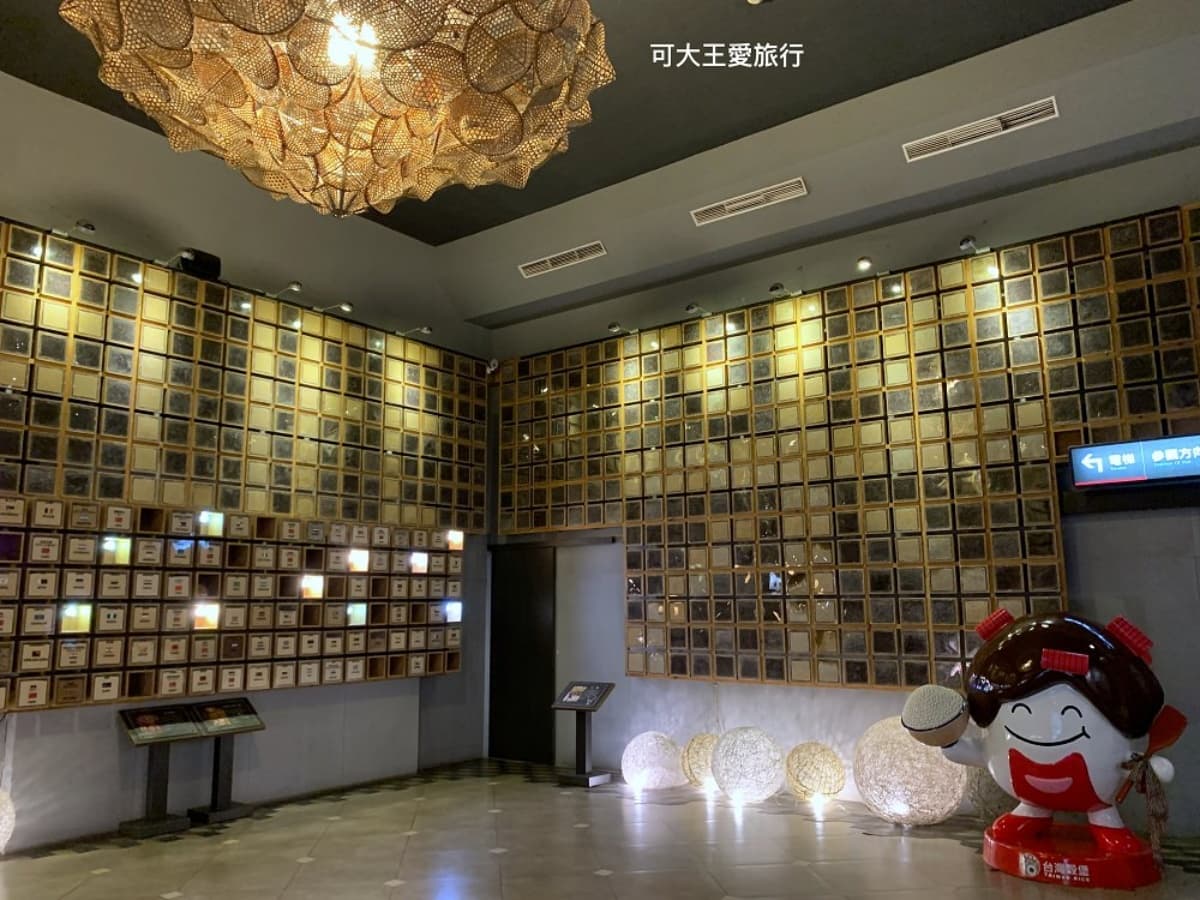 一樓大廳最搶眼的就是這世界米陳列牆（圖片來源：可大王愛旅行）