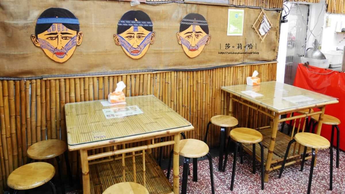 店家是泰雅族原民餐廳，用餐區的裝潢風格強烈。（圖片來源：莎莉哈小姐）