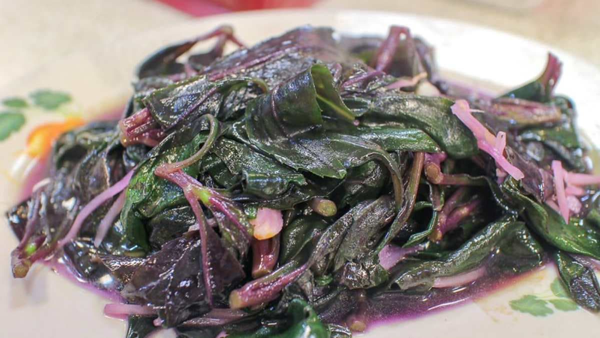 「炒紅菜」炒得不油膩，女生吃很補血。（圖片來源：陳小可的吃喝玩樂）