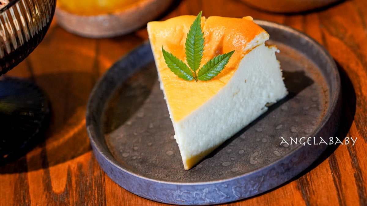 「巴斯克乳酪蛋糕」像是濕潤的起司蛋糕，非常耐吃。（圖片來源：梅格(Angelababy)享樂日記）