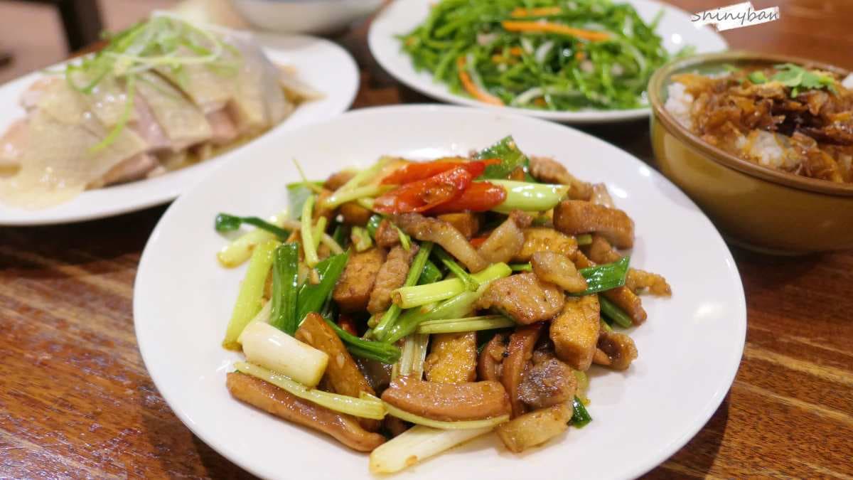 「客家小炒」鹹豬肉肥而不膩，搭配豆干鹹甜適中很下飯。（圖片來源：SHINYBAN's Life）