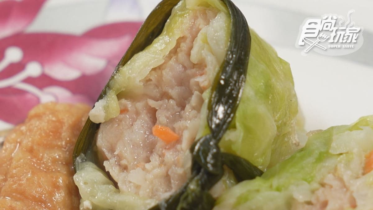 湯頭風味來自高麗菜卷中飽滿的肉餡熬煮而成，讓人忍不住一口接一口。