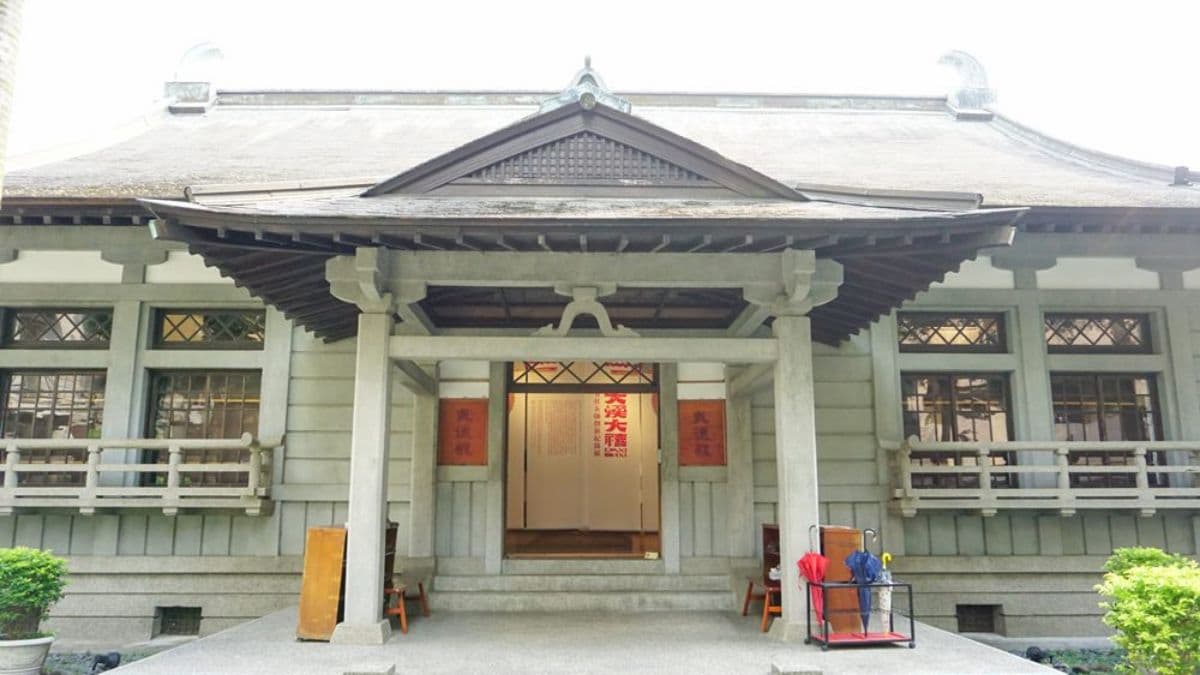「武德殿」於1935年建立，屋頂保持原有的木質結構與青銅裝飾。（圖片來源：欣晴。美食旅遊生活分享）