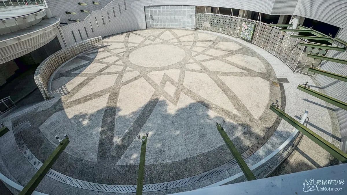 博物館地下一樓有兩個廣場，圖為纖日廣場。（圖片來源：勞鼠探世界）