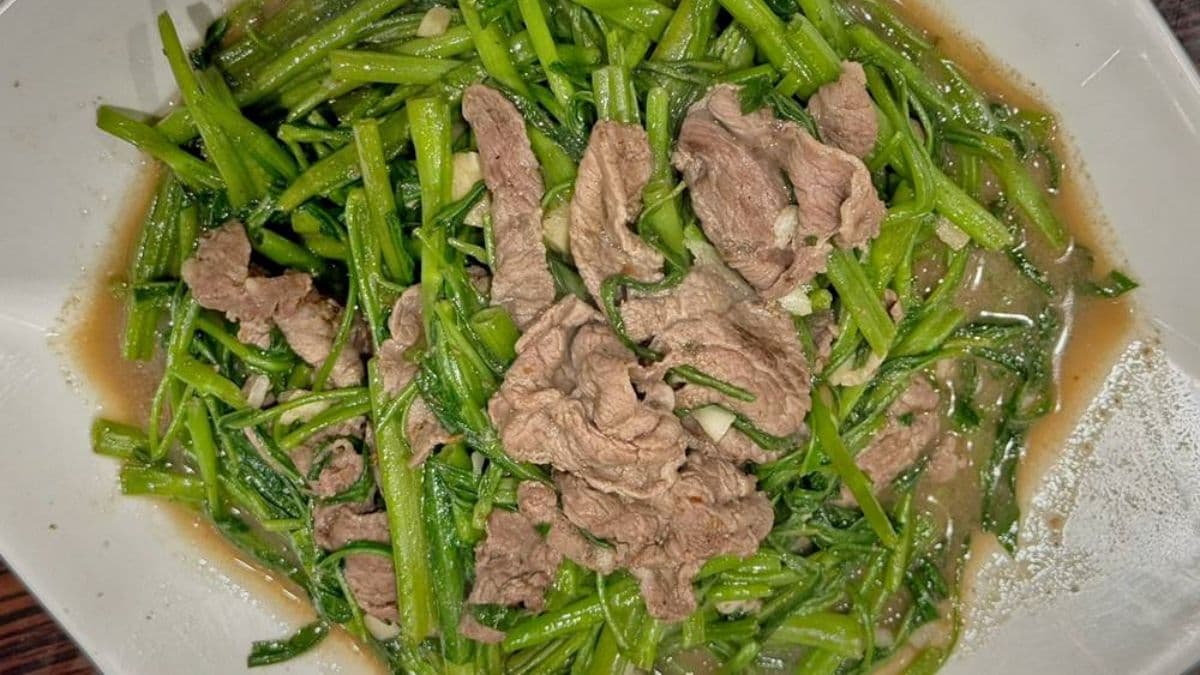 「炒羊肉」配空心菜真的很搭，建議加辣更好吃。（圖片來源：Ann•榜哥•生活事務所）