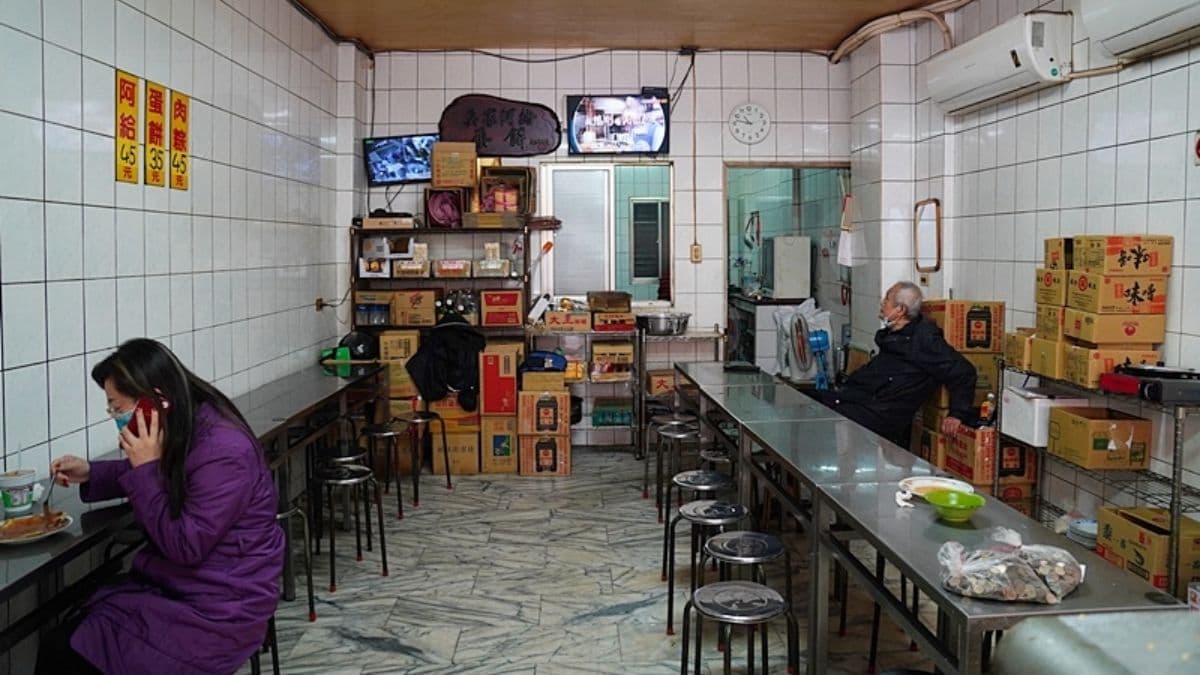 店家是一般的小吃店，座位不算太多。（圖片來源：PEKO の Simple Life）