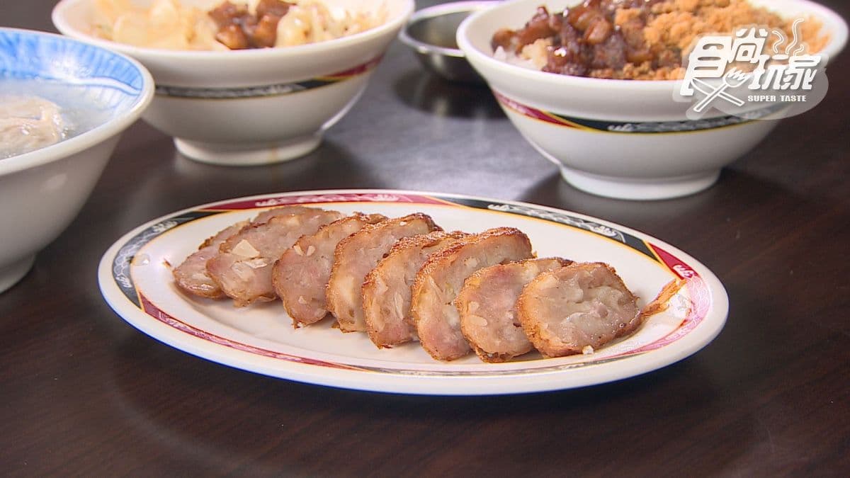 「肉捲」推薦可以沾醬吃，更添味。