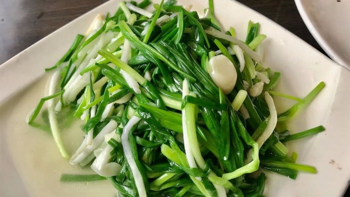 珠蔥爽脆不油膩，跟肉類搭配非常適合。（圖片來源：Tia妡享慢旅）