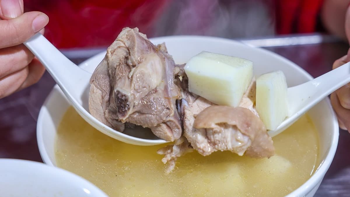 雞湯加了好多山藥熬煮，味道好鮮好甜。（圖片來源：陳小可的吃喝玩樂）