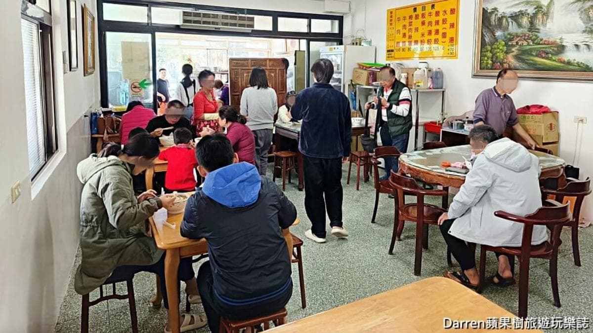 因座位較少，所以人多的話會跟其他客人併桌。（圖片來源：Darren蘋果樹旅遊玩樂誌）