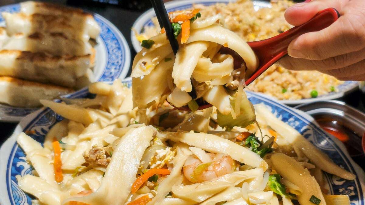 「木須炒麵」料多麵體厚而彈牙，調味比較清淡。（圖片來源：梅格(Angelababy)享樂日記）