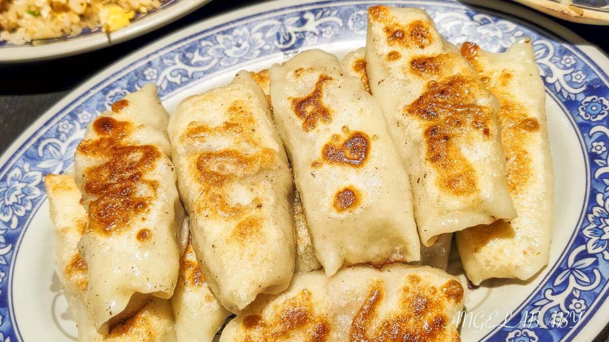 「招牌鍋貼」咬下去肉汁飽滿。（圖片來源：梅格(Angelababy)享樂日記）