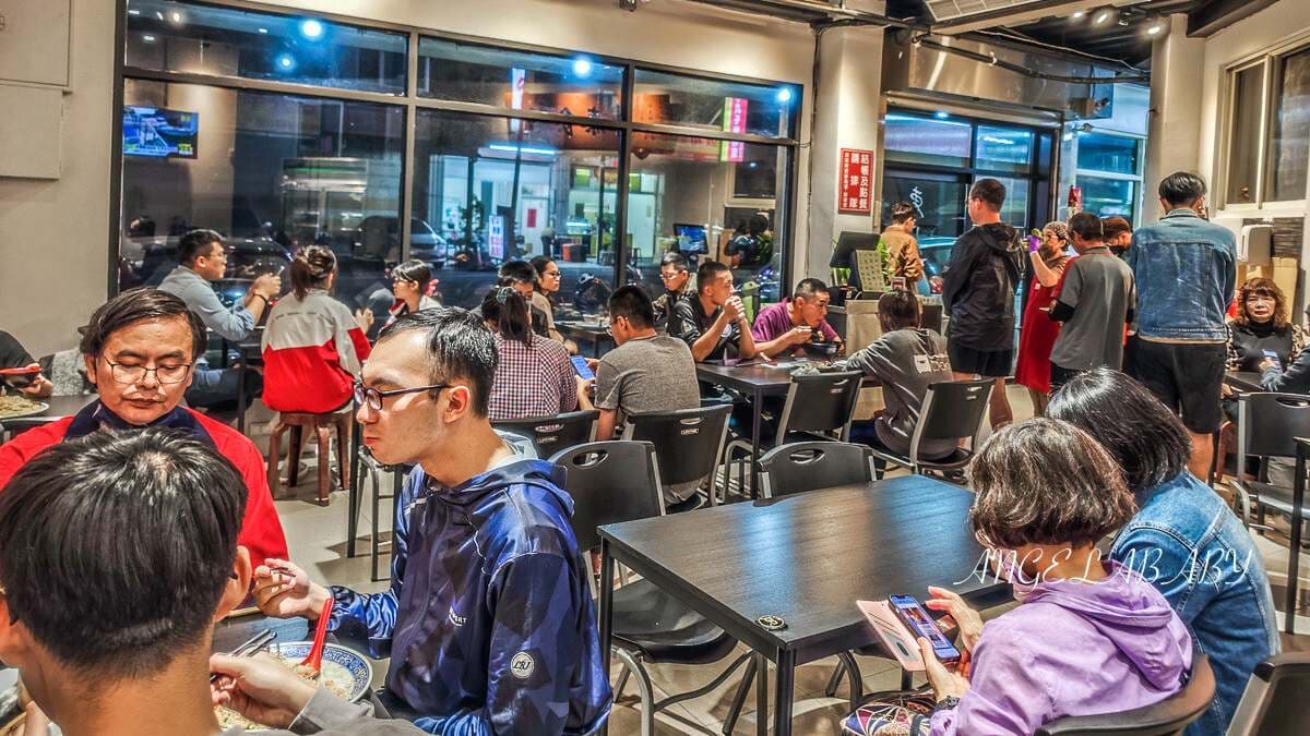 店家生意在用餐時刻常常客滿。（圖片來源：梅格(Angelababy)享樂日記）