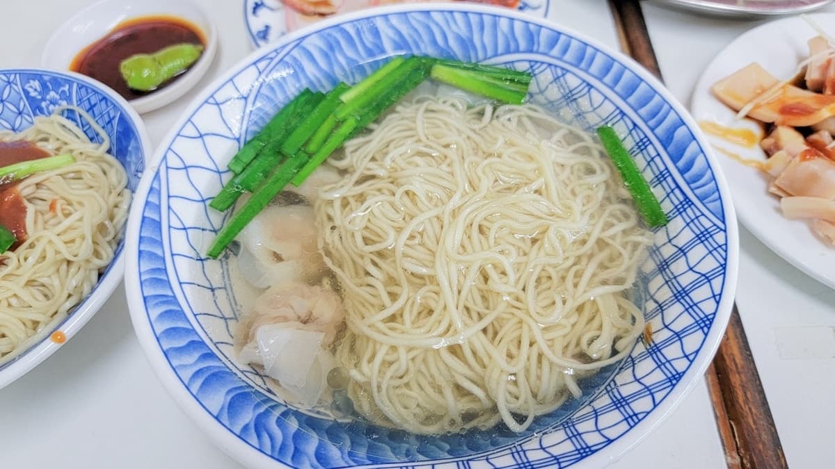 湯頭是清淡型的，麵條吃起來不會因為煮了湯之後就變爛。（圖片來源：小佳的幻想世界）