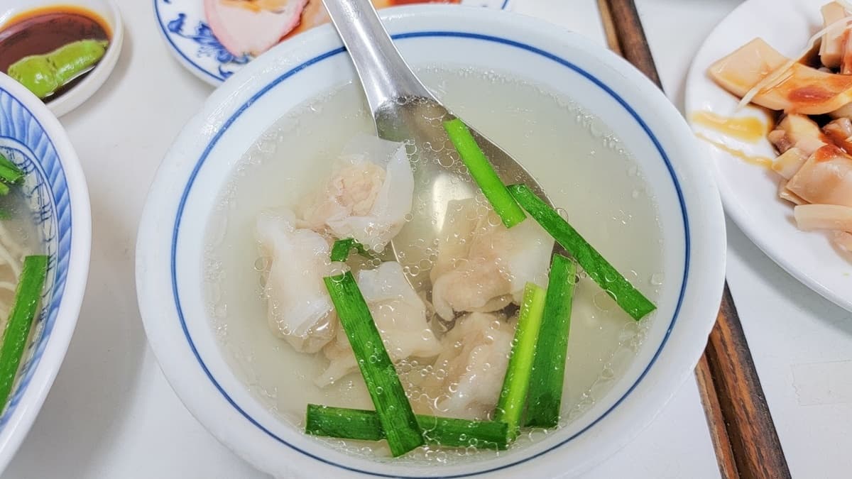 餛飩不算大顆，但口味上很好吃。（圖片來源：小佳的幻想世界）