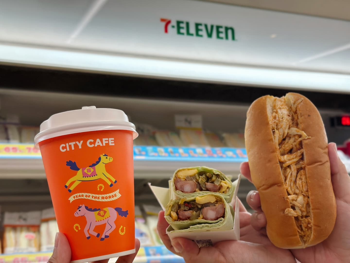香菜控衝超商!7-11香菜雞肉堡、捲餅20款夯品到,全家首推「溏心蛋」大爆汁 香菜控衝超商!7-11香菜雞肉堡、捲餅20款夯品到,全家首推「溏心蛋」大爆汁