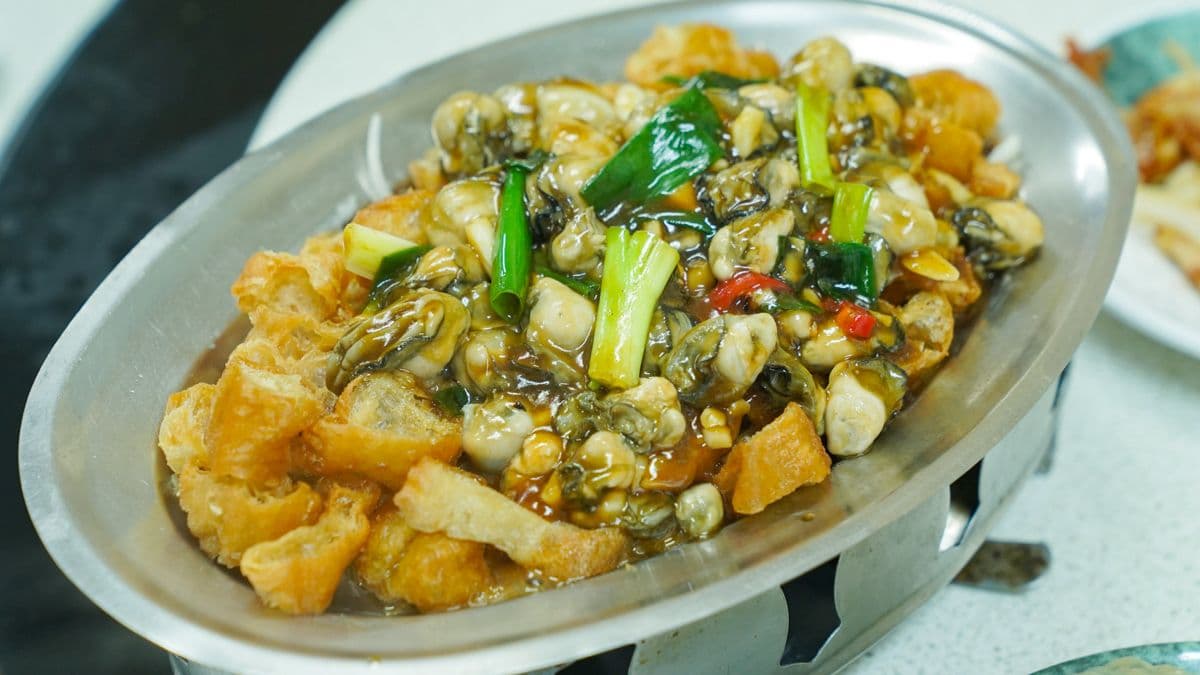 蚵仔很新鮮豆豉的不會過鹹，配上脆脆的老油條，非常完美。（圖片來源：美食好芃友）