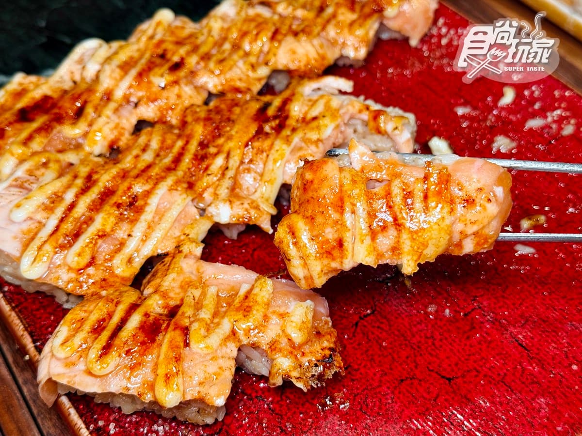 「南霸天火鍋」草莓吃到飽！百款草莓甜點＋自助吧暢吃，現切肉品、海鮮無限夾