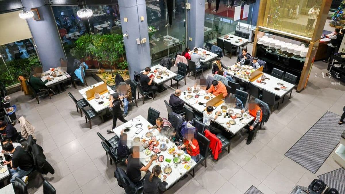 店內空間明亮寬敞，座位有２層樓約可容納385人，適合包場聚餐。（圖片來源：陳小可的吃喝玩樂）
