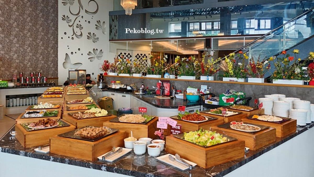 吃到飽內容包含熟食、壽司、甜點、冰品、水果、飲品俱全。（圖片來源：PEKOのSimple Life）