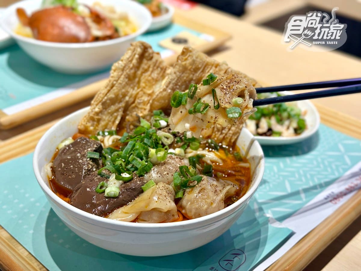 80元起吃爆！4.9星「平價銷魂燃麵」爽嗑巨無霸蟹黃麵，免費柚香小菜無限
