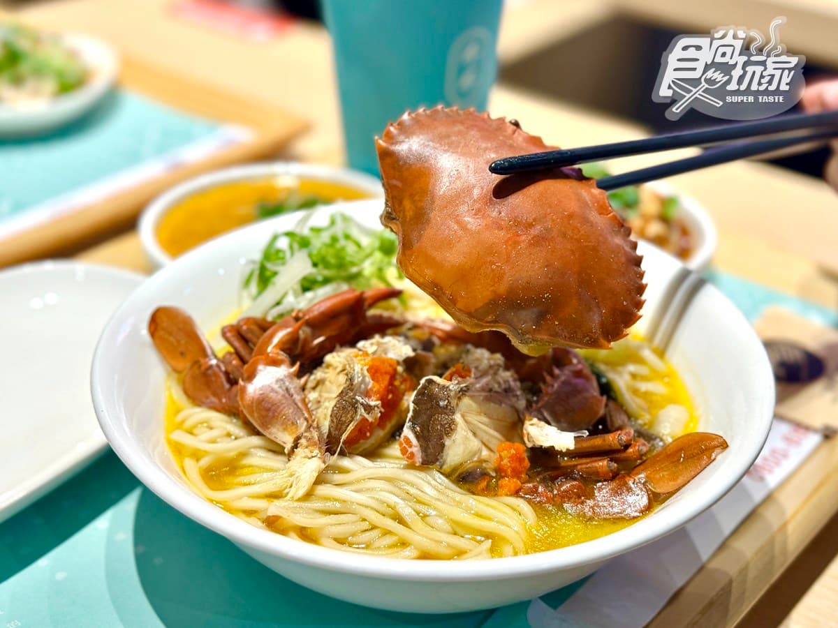 80元起吃爆！4.9星「平價銷魂燃麵」爽嗑巨無霸蟹黃麵，免費柚香小菜無限